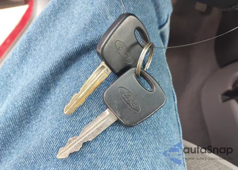 2000 Ford Focus Zx3 из США, поврежденный, VIN 3FAHP3137YR198361